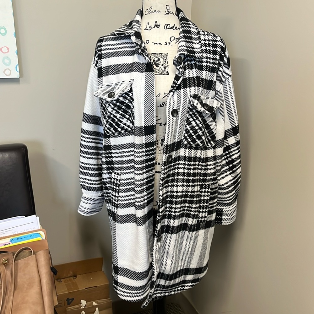 Gentle worn B&W flannel like coat. Falls above the knees in length. Size M